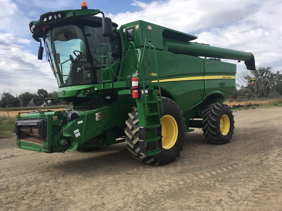 Image of John Deere S660 Combine