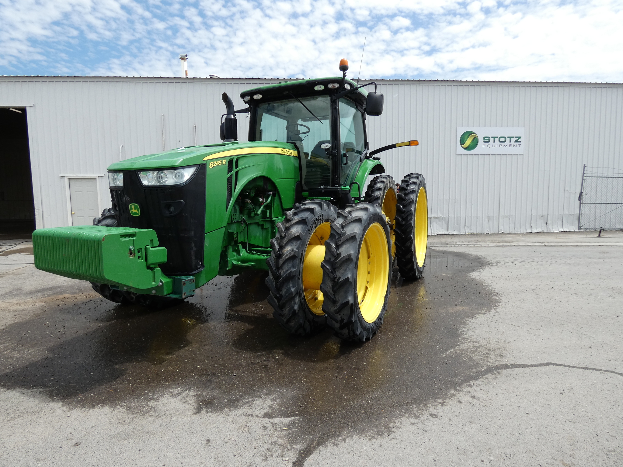 Image of a  JOHN DEERE 8245R