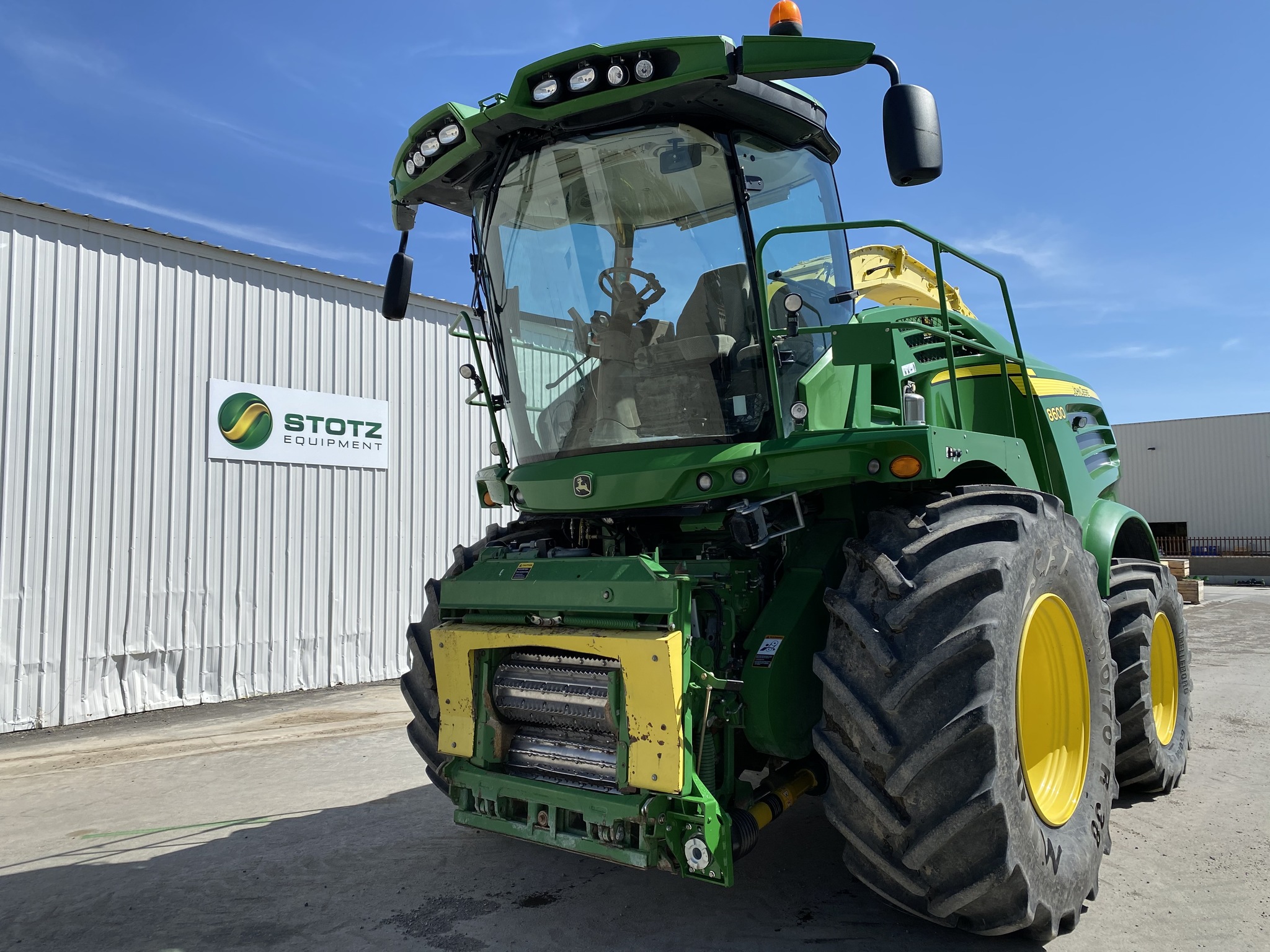 Image of 2015 John Deere 8600